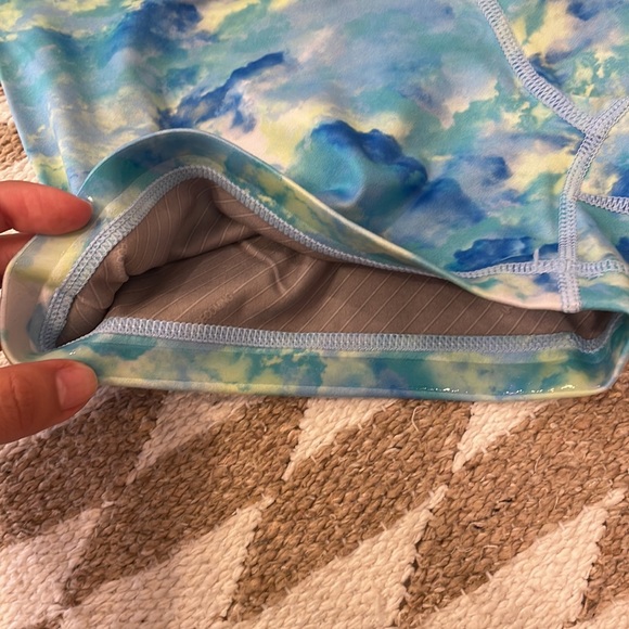 I AM BECOMING athletic shorts size 6/small - Picture 5 of 7